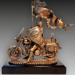 Авторская скульптура из бронзы "Рыцарь на Харлее"